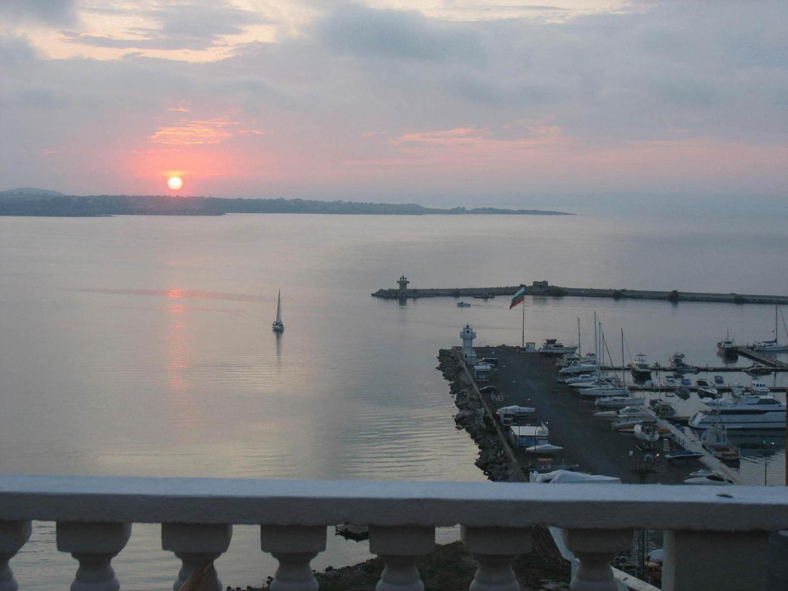 Orion Guest House Sozopol Exterior photo
